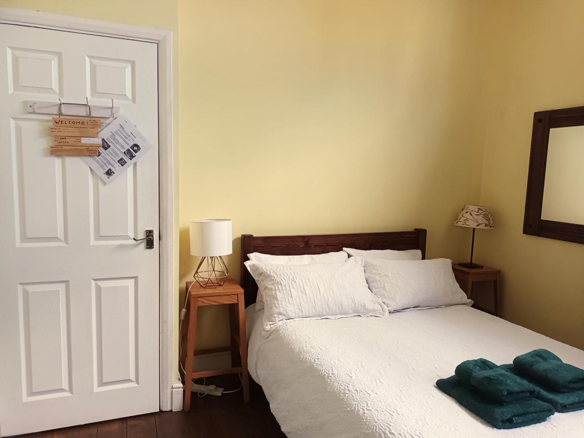 Room With Luxury Private Bathroom & Independent Entrance Near Tube ลอนดอน ภายนอก รูปภาพ
