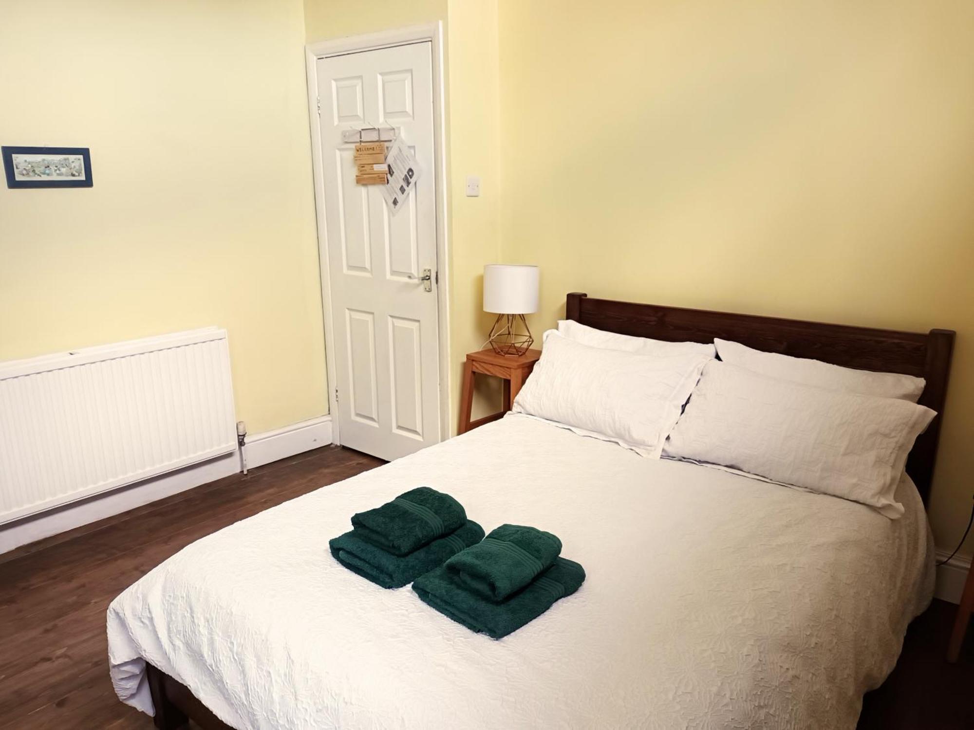 Room With Luxury Private Bathroom & Independent Entrance Near Tube ลอนดอน ภายนอก รูปภาพ