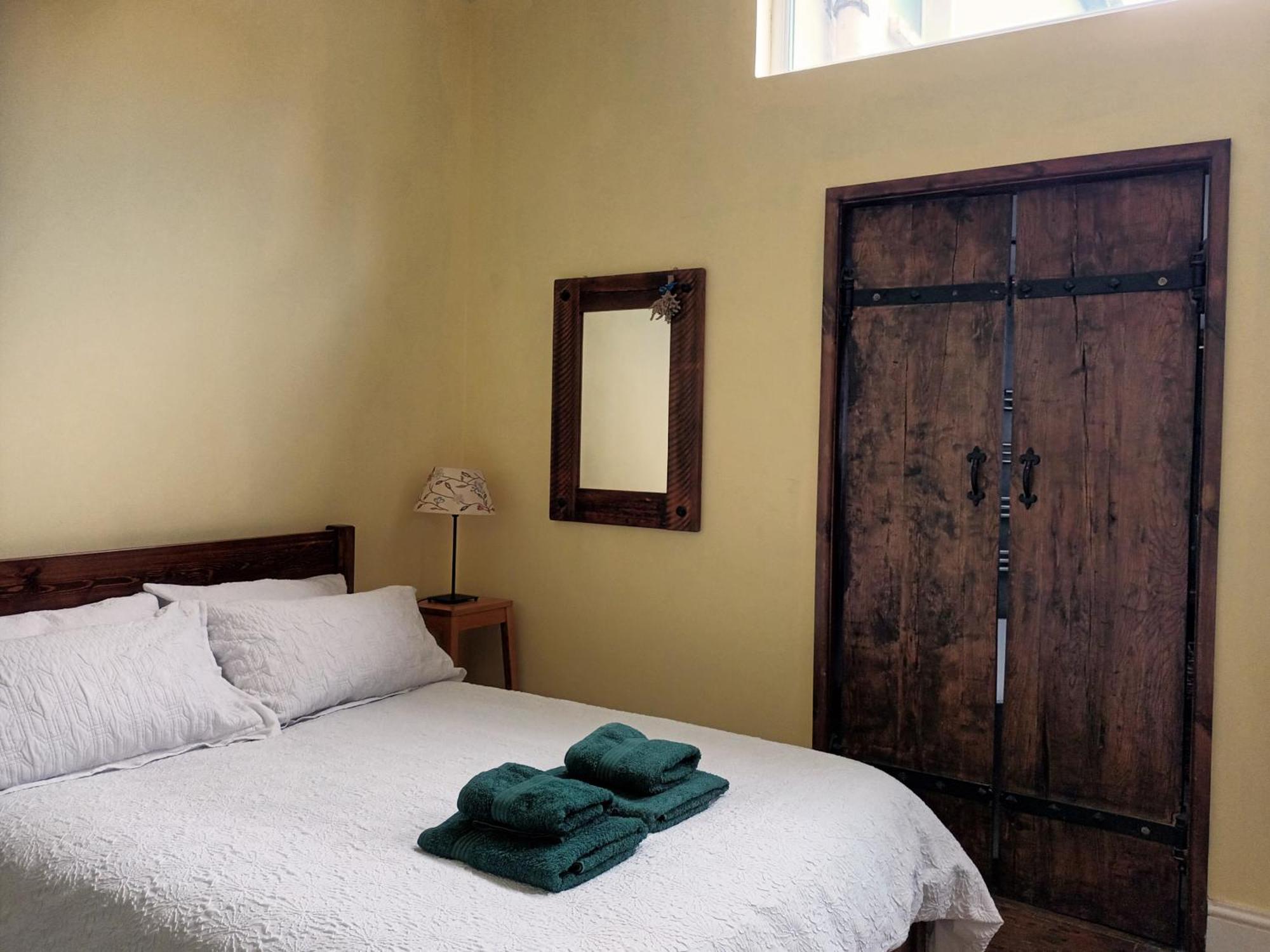 Room With Luxury Private Bathroom & Independent Entrance Near Tube ลอนดอน ภายนอก รูปภาพ